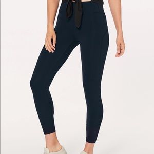 Lululemon In Movement 7/8 tight Everlux 25”